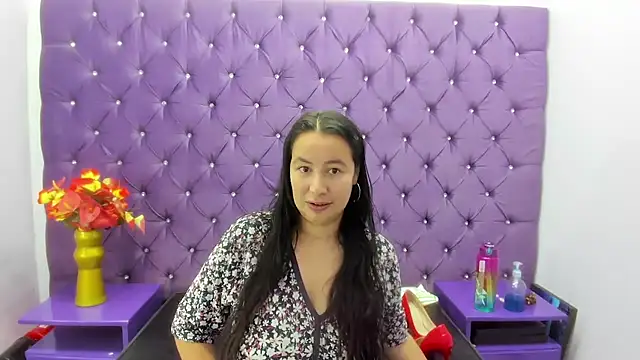 NaomyPrinces online show from May 4, 2026, 2:02 pm
