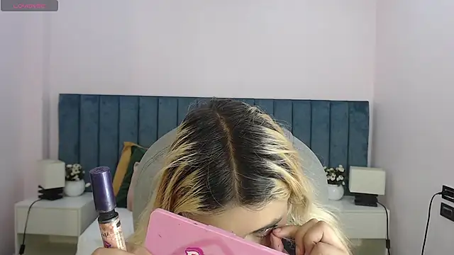 april bunnyy online show from April 17, 2026, 7:50 pm