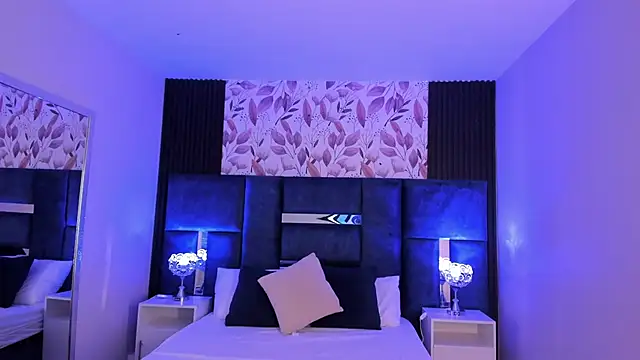 Larabrooks online show from November 11, 2025, 7:58 pm