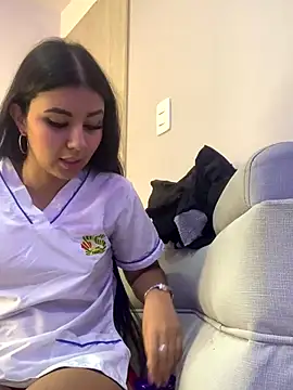 Larabrooks online show from November 24, 2025, 6:51 pm