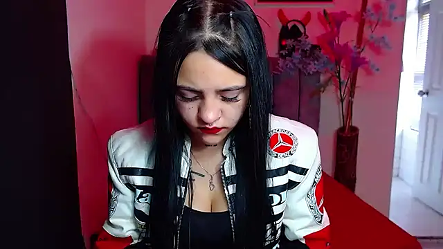 Violettasquirt online show from September 13, 2025, 1:33 pm