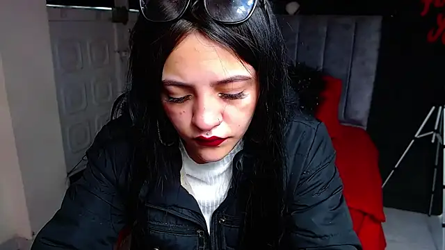Violettasquirt online show from March 20, 2026, 1:38 pm