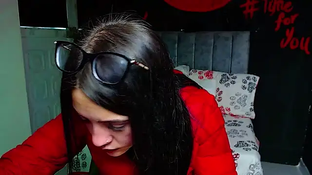 Violettasquirt online show from April 10, 2026, 3:39 pm