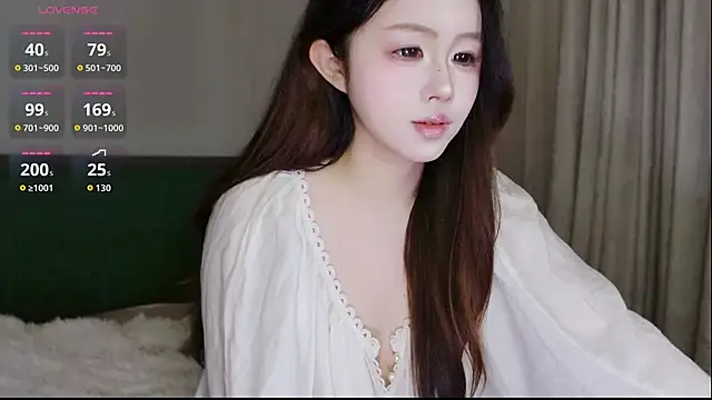 Snapshot of Hazel-11 chatting on January 18, 2026, 2:21 pm Hazel-11 online show from January 18, 2026, 2:21 pm