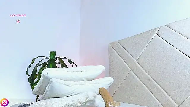 Mariafer05 online show from March 4, 2025, 8:05 pm