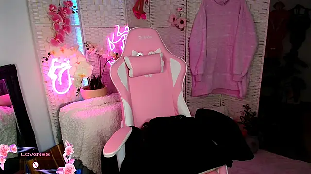 EllieKarrX online show from December 8, 2024, 8:47 pm