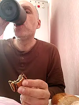 Pineapple04 online show from February 10, 2026, 8:18 am