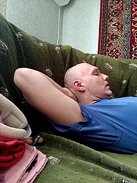 Snapshot of Pineapple04 chatting on April 8, 2026, 6:46 am Pineapple04 online show from April 8, 2026, 6:46 am