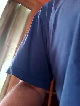 Snapshot of Pineapple04 chatting on April 11, 2026, 6:51 am Pineapple04 online show from April 11, 2026, 6:51 am