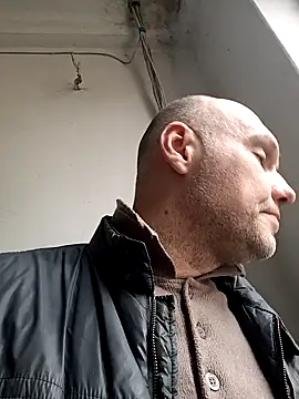 Snapshot of Pineapple04 chatting on April 14, 2026, 6:52 am Pineapple04 online show from April 14, 2026, 6:52 am