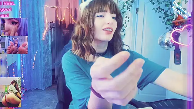 Snapshot of Toxic_Ellies chatting on December 28, 2024, 7:33 am Toxic Ellies online show from December 28, 2024, 7:33 am