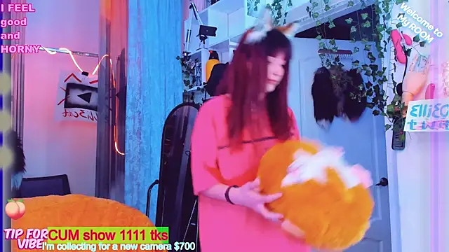 Snapshot of Toxic_Ellies chatting on February 16, 2025, 4:53 pm Toxic Ellies online show from February 16, 2025, 4:53 pm