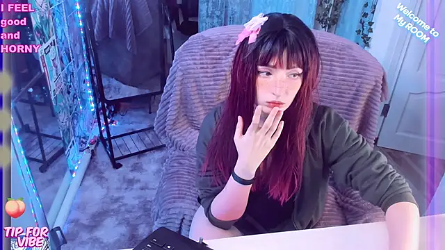 Snapshot of Toxic_Ellies chatting on February 25, 2025, 2:22 pm Toxic Ellies online show from February 25, 2025, 2:22 pm