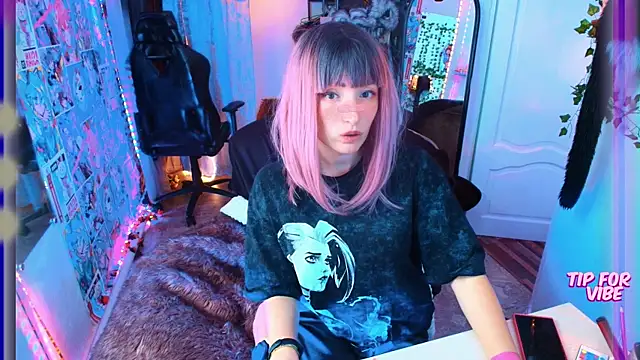 Snapshot of Toxic_Ellies chatting on March 22, 2025, 6:14 pm Toxic Ellies online show from March 22, 2025, 6:14 pm