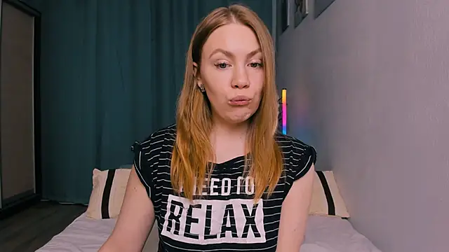 InsatiableFoxX online show from April 8, 2026, 9:15 pm