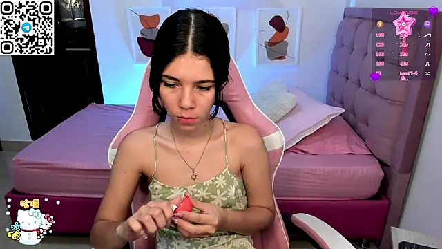 Snapshot of sofi_cute01 chatting on December 30, 2024, 1:15 am sofi cute01 online show from December 30, 2024, 1:15 am