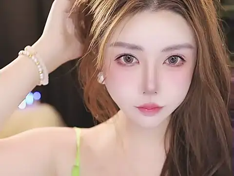 Snapshot of Qiaoqiao_ chatting on July 17, 2026, 4:45 pm Qiaoqiao online show from July 17, 2026, 4:45 pm