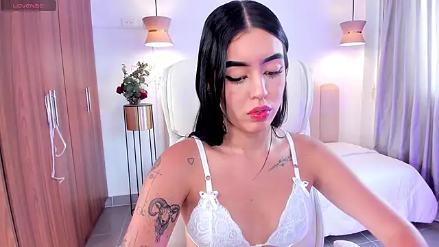 zoee jackson online show from February 19, 2025, 6:43 pm