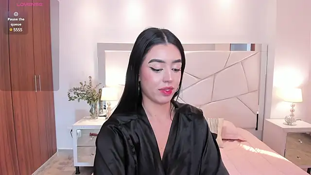 zoee jackson online show from February 28, 2025, 9:44 pm