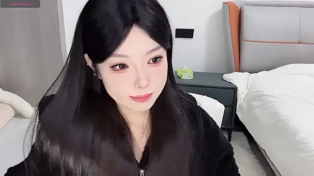 Snapshot of Q-ing chatting on December 3, 2024, 1:08 am Q-ing online show from December 3, 2024, 1:08 am