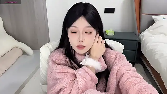 Snapshot of Q-ing chatting on December 4, 2024, 5:05 am Q-ing online show from December 4, 2024, 5:05 am