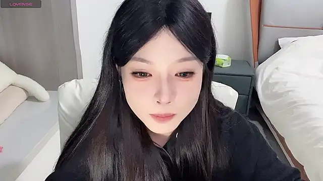 Snapshot of Q-ing chatting on December 9, 2024, 1:45 pm Q-ing online show from December 9, 2024, 1:45 pm