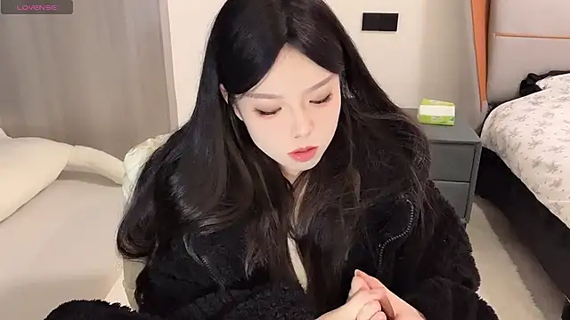 Snapshot of Q-ing chatting on December 25, 2024, 5:37 pm Q-ing online show from December 25, 2024, 5:37 pm