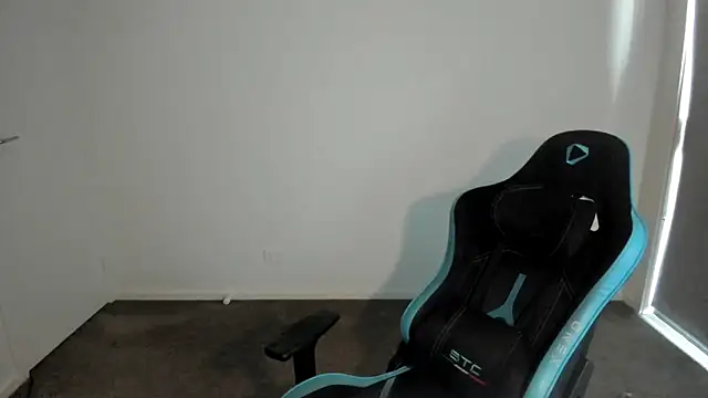  DownUnderFit  online show from November 21, 2025, 11:03 pm