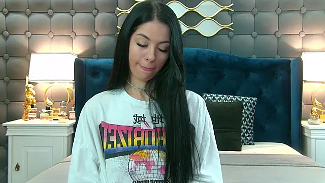 Snapshot of LeyaCass chatting on January 5, 2025, 4:25 am LeyaCass online show from January 5, 2025, 4:25 am