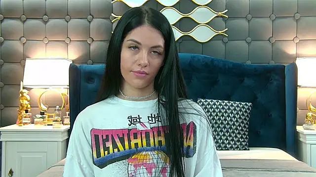 Snapshot of LeyaCass chatting on January 5, 2025, 7:28 am LeyaCass online show from January 5, 2025, 7:28 am