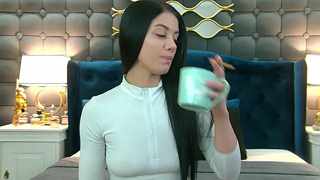 Snapshot of LeyaCass chatting on January 16, 2025, 5:53 am LeyaCass online show from January 16, 2025, 5:53 am