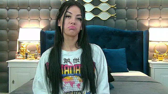 Snapshot of LeyaCass chatting on January 25, 2025, 4:34 am LeyaCass online show from January 25, 2025, 4:34 am