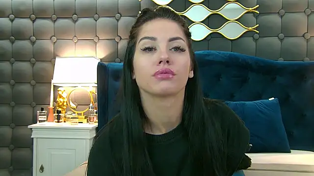Snapshot of LeyaCass chatting on February 2, 2025, 4:15 am LeyaCass online show from February 2, 2025, 4:15 am