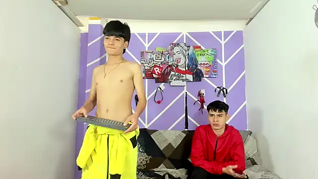 Fresahot2005 online show from December 1, 2024, 8:09 pm