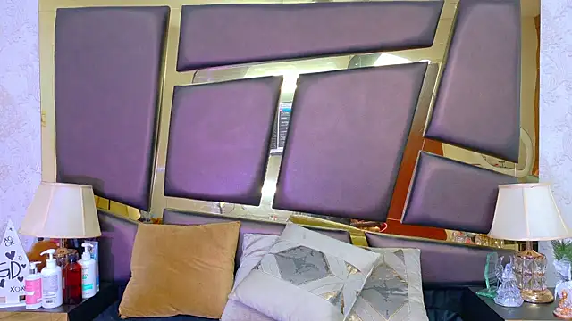 NicoleEsposito online show from April 1, 2026, 1:41 pm