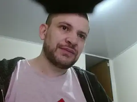 camiloking1720 online show from February 15, 2025, 8:22 pm