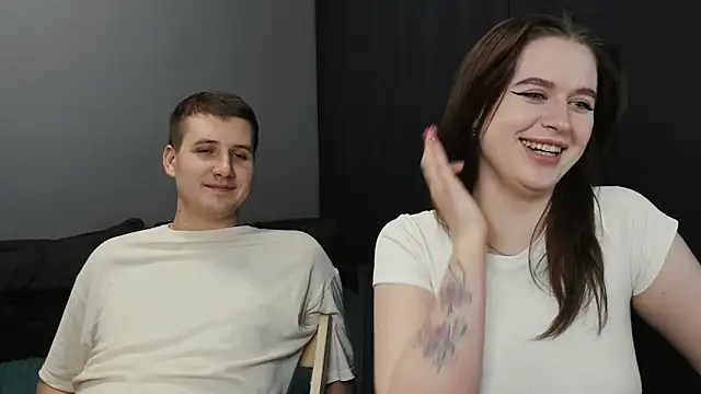 Pinku kitsune online show from February 19, 2025, 2:44 am