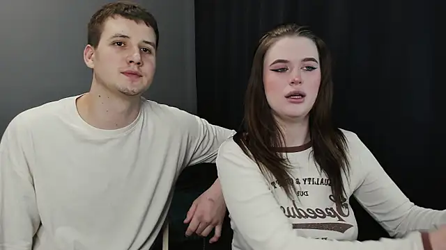 Pinku kitsune online show from March 4, 2025, 10:46 am