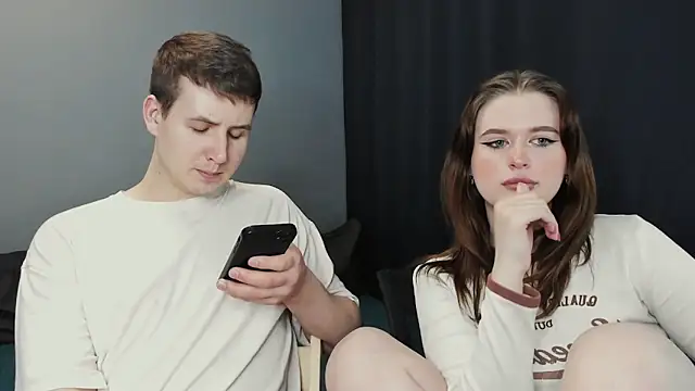 Pinku kitsune online show from March 12, 2025, 2:45 pm