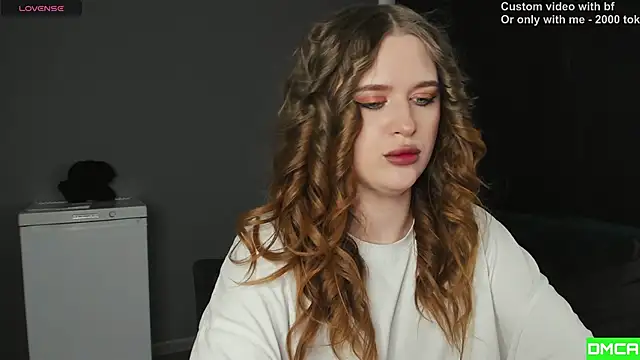 Pinku kitsune online show from February 14, 2026, 8:00 am