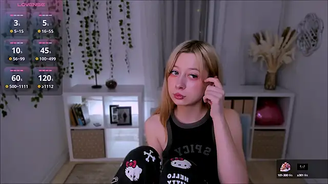 SaintGirl online show from February 21, 2025, 1:44 pm