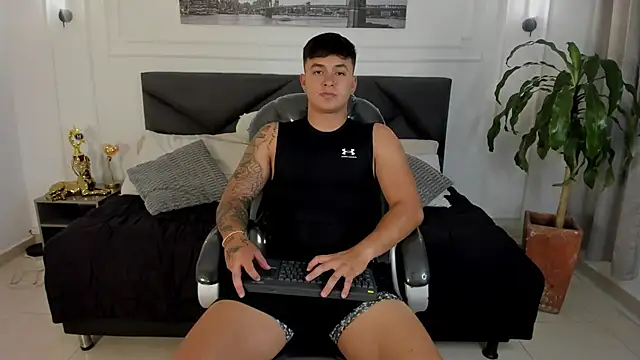 Cristopher strong online show from May 13, 2026, 11:18 am