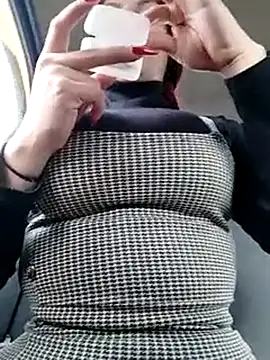 IamAlana  online show from February 25, 2025, 2:44 pm