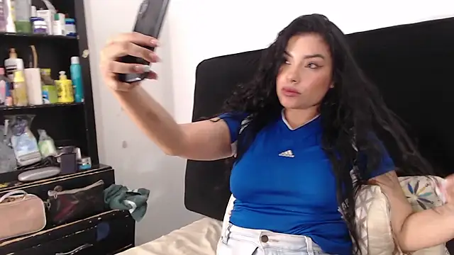 lolaa staars online show from February 8, 2025, 2:26 am