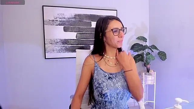 luna willians online show from March 5, 2025, 6:34 pm