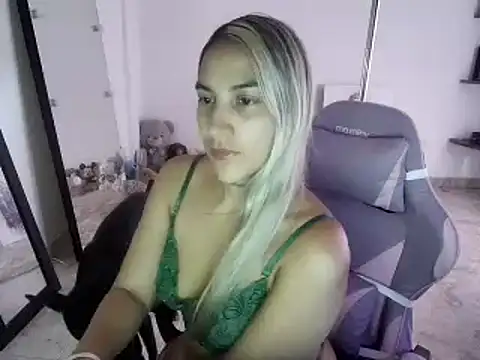 Snapshot of mandy_berrys chatting on May 9, 2026, 10:37 pm mandy berrys online show from May 9, 2026, 10:37 pm