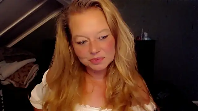 Snapshot of roxanna24 chatting on July 21, 2026, 6:54 pm roxanna24 online show from July 21, 2026, 6:54 pm