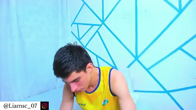 liam scott77 online show from December 17, 2025, 1:22 am