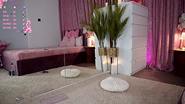 EmilyHudsson 1 online show from April 16, 2026, 5:14 pm