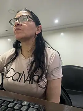 Freya Artemisa online show from April 14, 2026, 9:54 pm